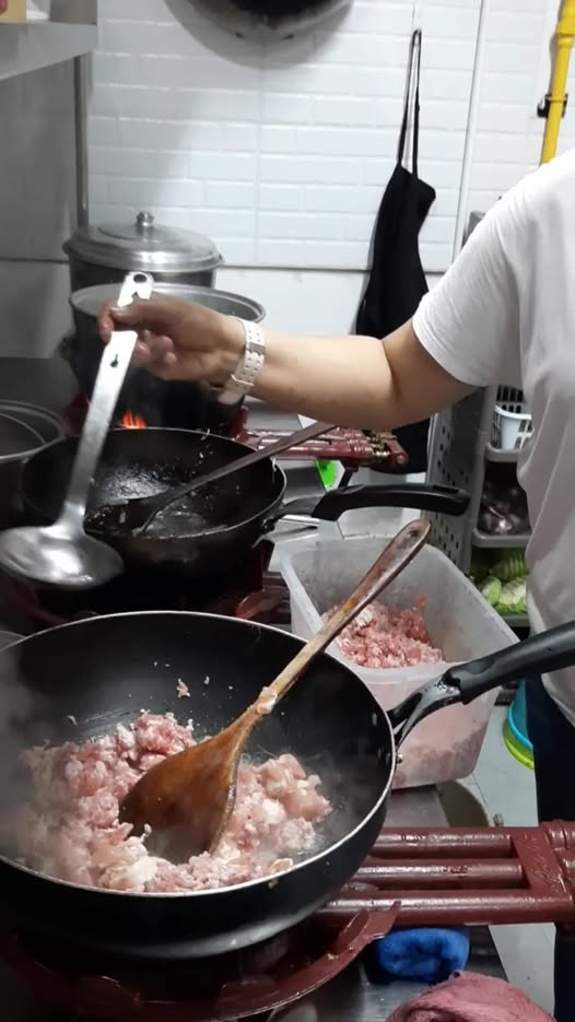 Chef cooking at Phad Thai kitchen